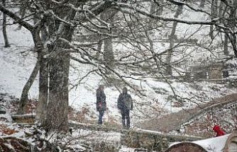 Kar yağışı nedeniyle İl Özel İdaresi ve Karayolları ekipleri teyakkuzda
