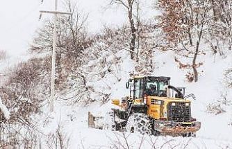 Sakarya'da kardan kapanan mahalle yolları ulaşıma açıldı