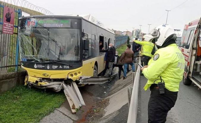 Bariyerlere çarpan İETT otobüsündeki 4 kişi yaralandı