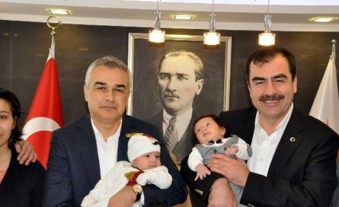 Aydın AK Parti ‘Ömer Halisdemir’ bebekleri ağırladı