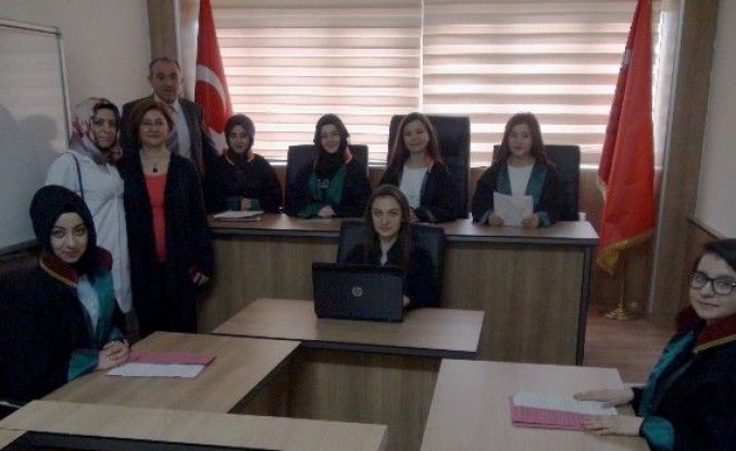 Yozgat’ta Öğrenciler Mahkeme Salonunu Sınıfa Taşıdı