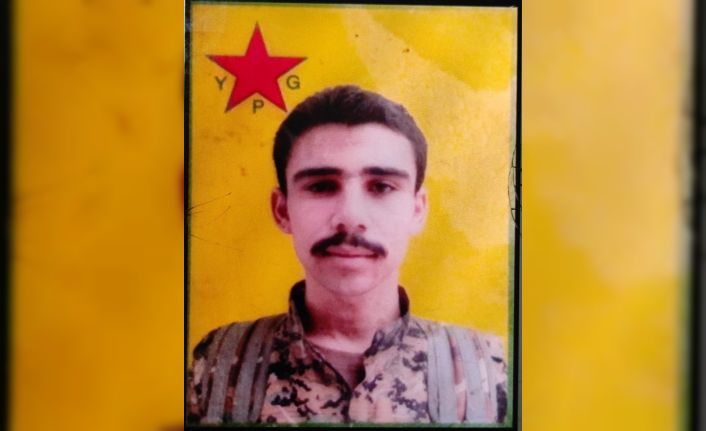 Beyoğlu patlamasının firari şüphelisi, YPG terör örgütü sembolü önünde fotoğraf çektirmiş