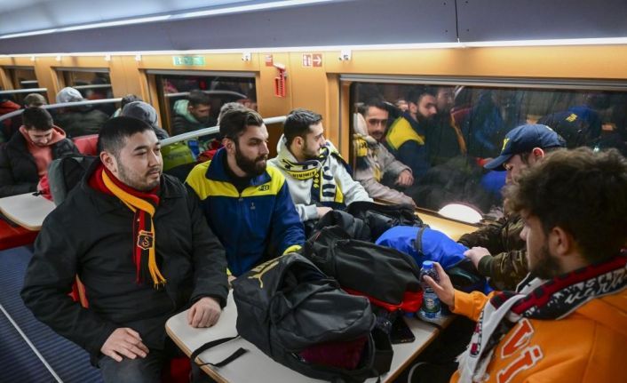 Deprem gönüllülerini İskenderun'a götürecek tren Söğütlüçeşme'den yola çıktı